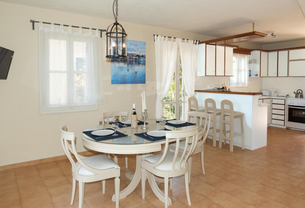 Captain's Quarters At Fiscardo Waterfront-feel The Breeze Apartment *