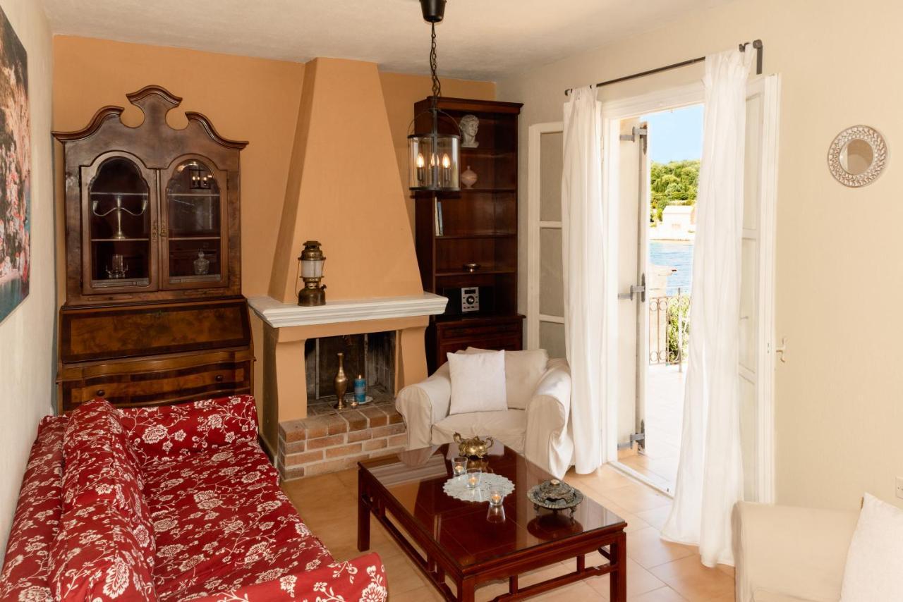 Captain's Quarters At Fiscardo Waterfront-feel The Breeze Apartment *